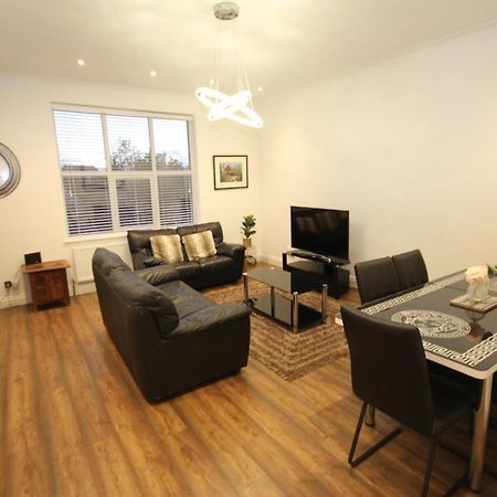 Great West Road Apartments Flat C London Exteriör bild