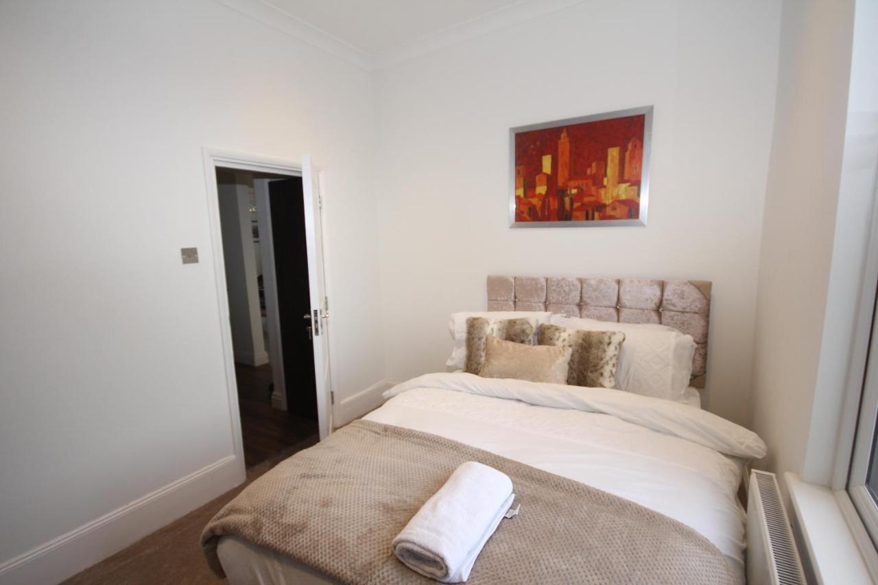 Great West Road Apartments Flat C London Exteriör bild