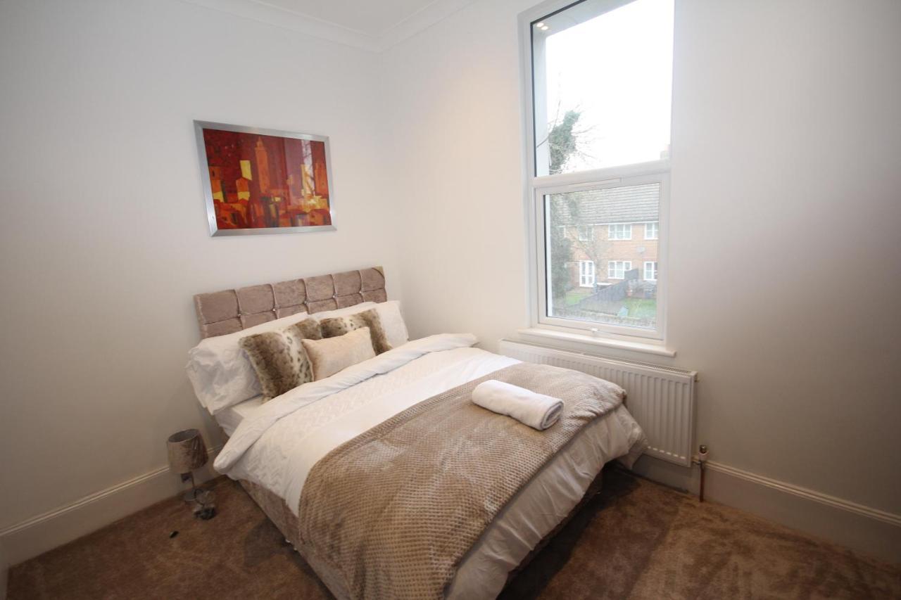 Great West Road Apartments Flat C London Exteriör bild
