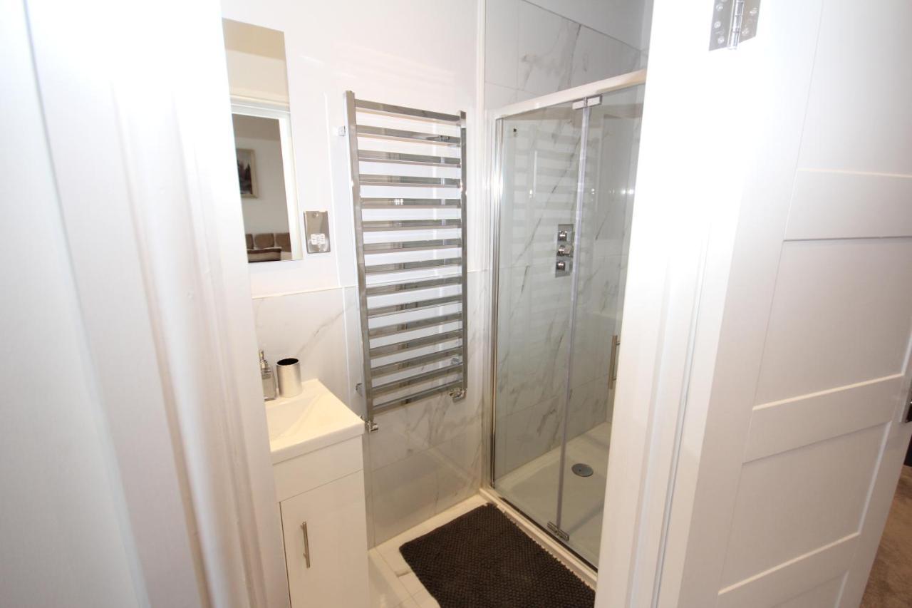 Great West Road Apartments Flat C London Exteriör bild