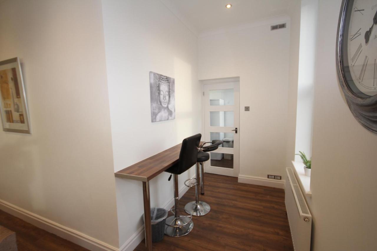 Great West Road Apartments Flat C London Exteriör bild