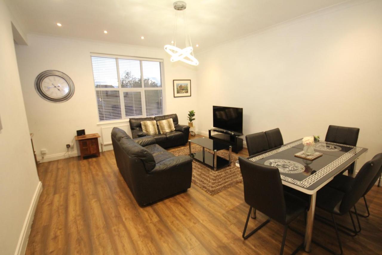 Great West Road Apartments Flat C London Exteriör bild