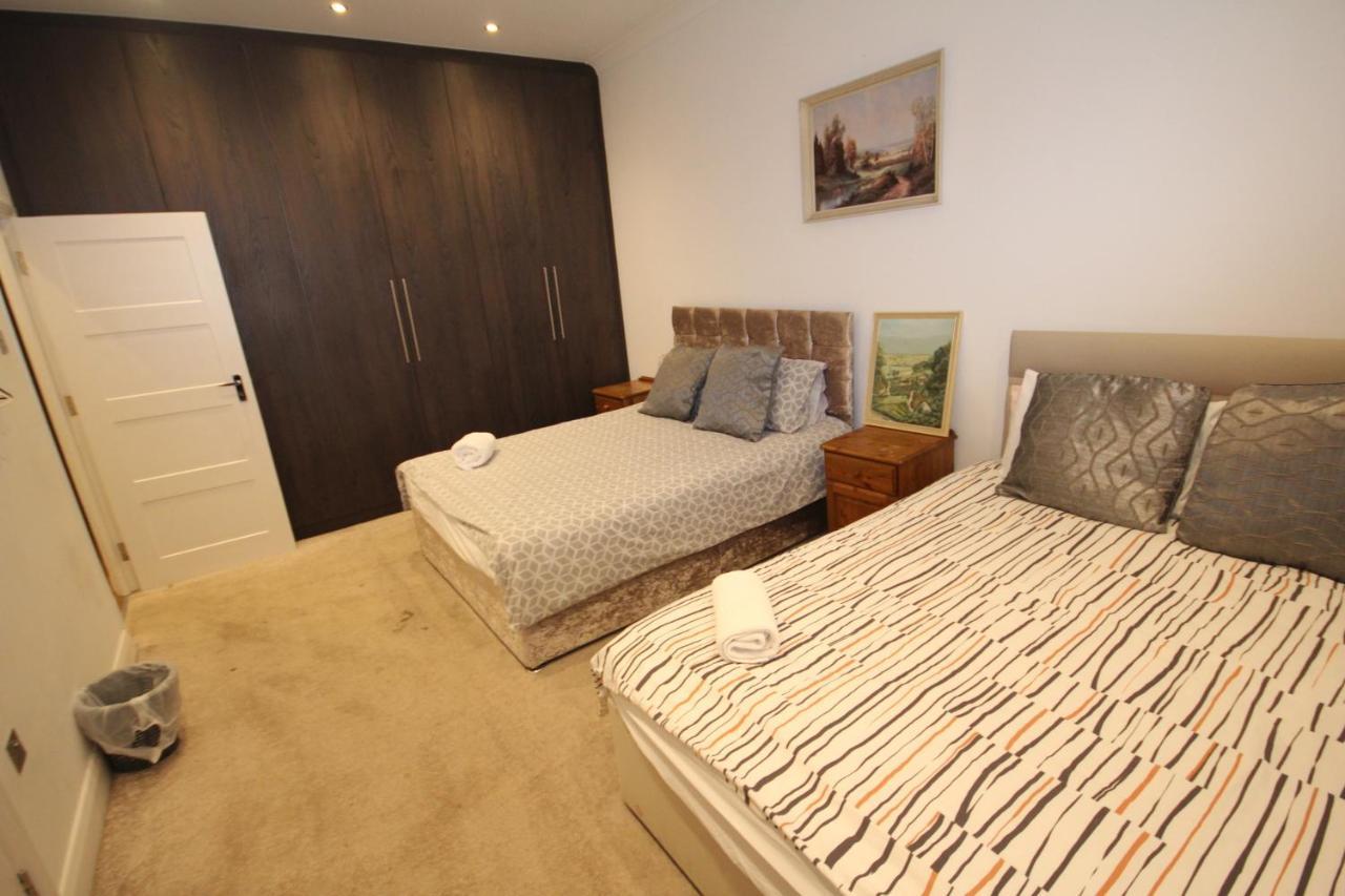 Great West Road Apartments Flat C London Exteriör bild